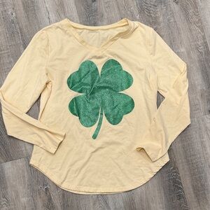 NWOT Women's Cream Top with Green Shamrock sz l